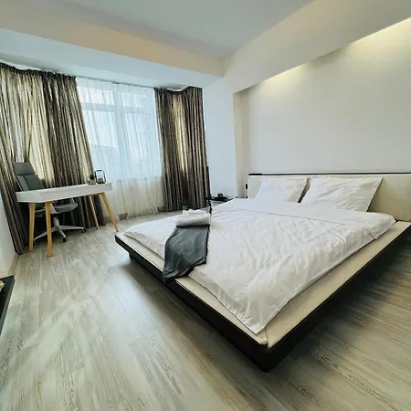 Red Flat 2br With Luxurious King Bed & Hot Tub 아파트 부쿠레슈티