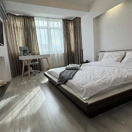 Red Flat 2br With Luxurious King Bed & Hot Tub 아파트 *